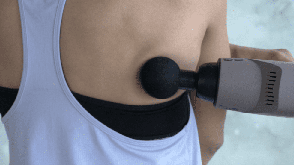 Как сделать массаж широчайшей мышцы перкуссионным массажером BODYGUN? Инструкция